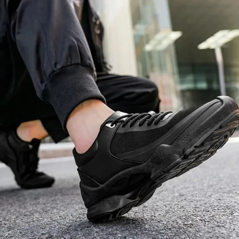 Men's Casual Sports Shoes Are Mainly Designed By The Brand, Featuring Original Anti-slip Flat Heels and Breathable Mesh Shoes