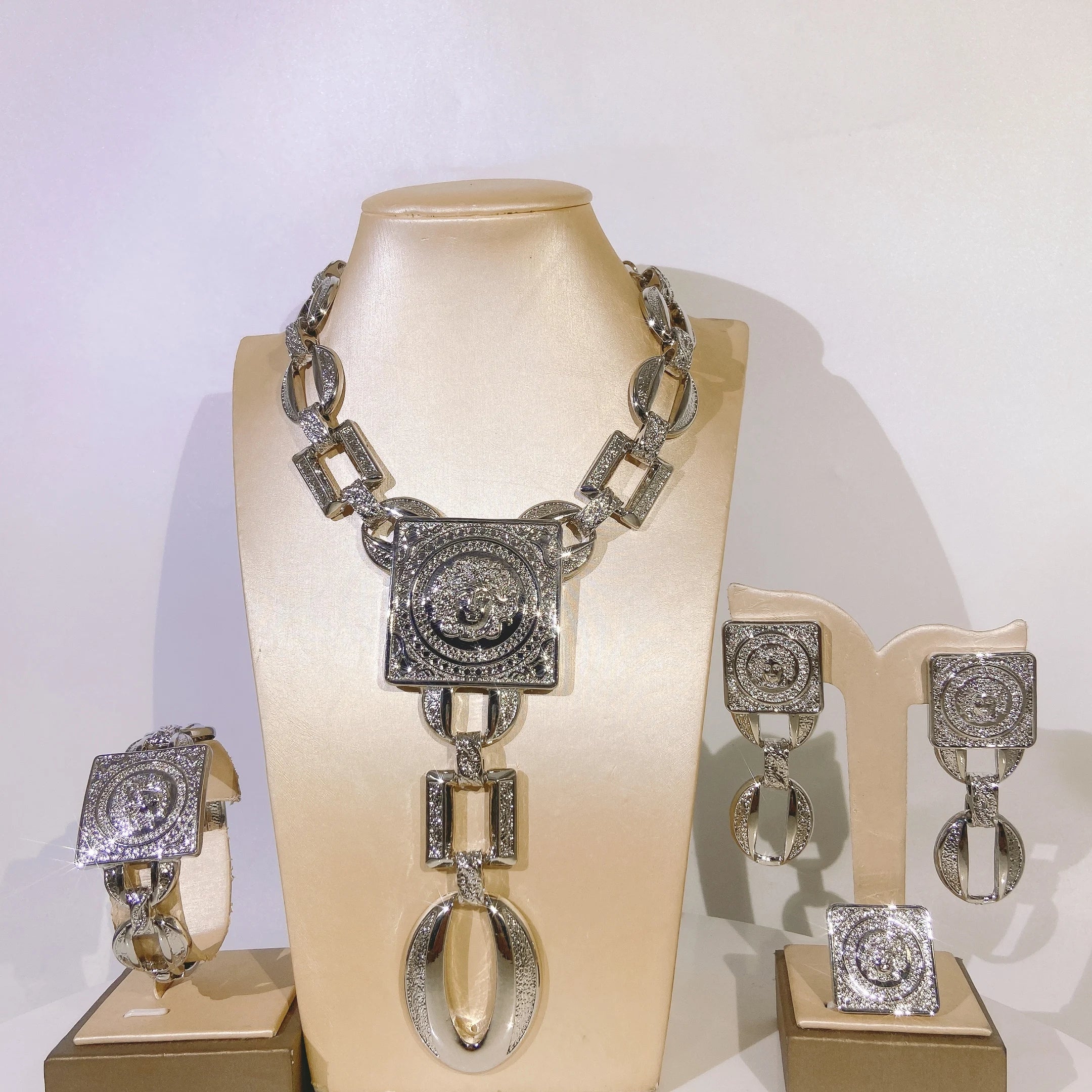 Hot Sale Fashion Woman Necklace Jewelry Set Face Shape Chain Pendant Design Big Earring Square Ring Gift  Jewelry Sets