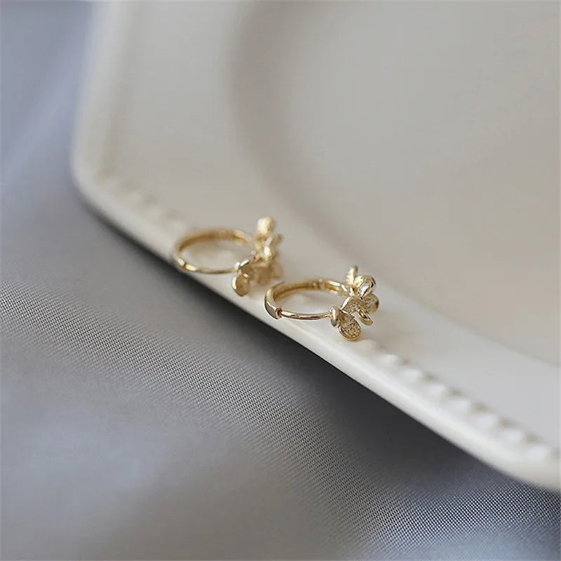 925 Sterling Silver French Small Flower Earrings Women Light Luxury Temperament Wedding Party Jewelry Girlfriend Gift