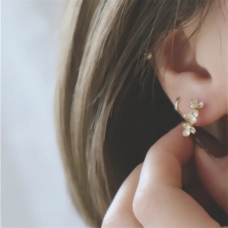 925 Sterling Silver French Small Flower Earrings Women Light Luxury Temperament Wedding Party Jewelry Girlfriend Gift