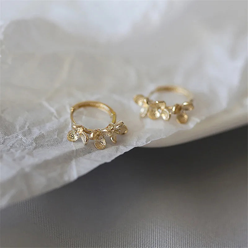 925 Sterling Silver French Small Flower Earrings Women Light Luxury Temperament Wedding Party Jewelry Girlfriend Gift