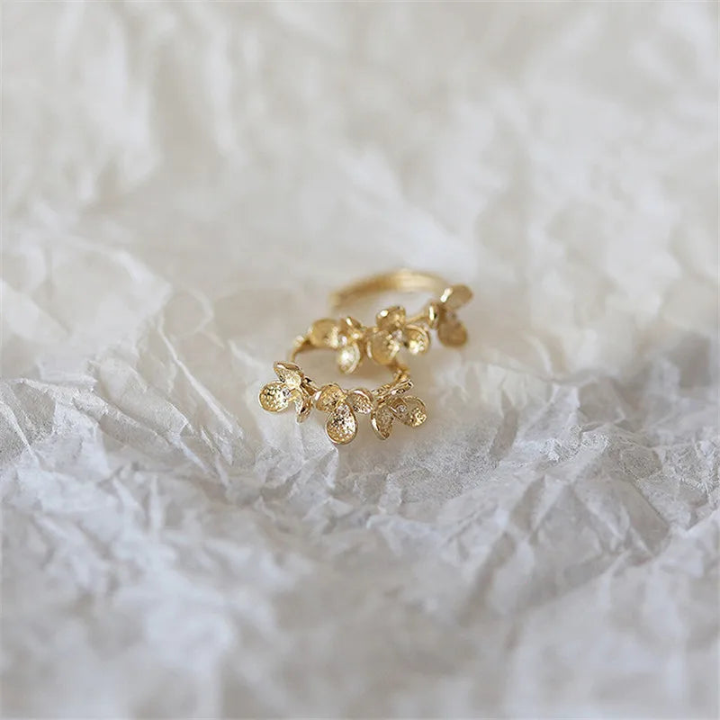 925 Sterling Silver French Small Flower Earrings Women Light Luxury Temperament Wedding Party Jewelry Girlfriend Gift