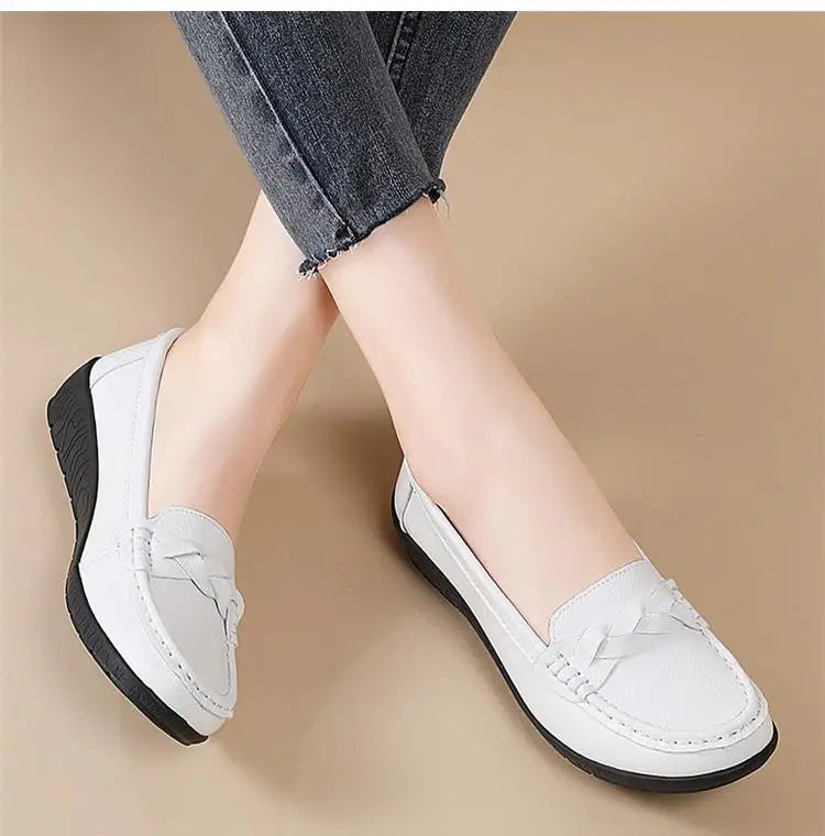 Fashion Leather Women Flats Round Toe Women Shoe Moccasins Shoes Woman Slip On Shoes Women Black Zapatos Mujer Plus Size