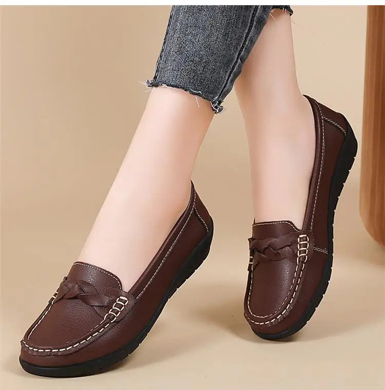Fashion Leather Women Flats Round Toe Women Shoe Moccasins Shoes Woman Slip On Shoes Women Black Zapatos Mujer Plus Size