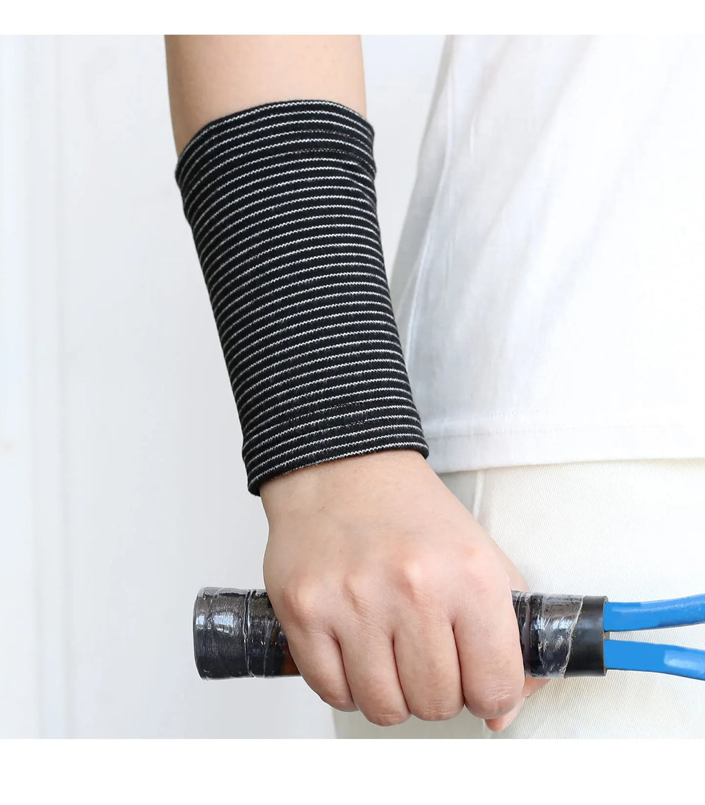 Men's and Women's Arm Warming Covers - Keep Your Hands Warm and Protected for Driving, Cycling, Playing Sports, Running