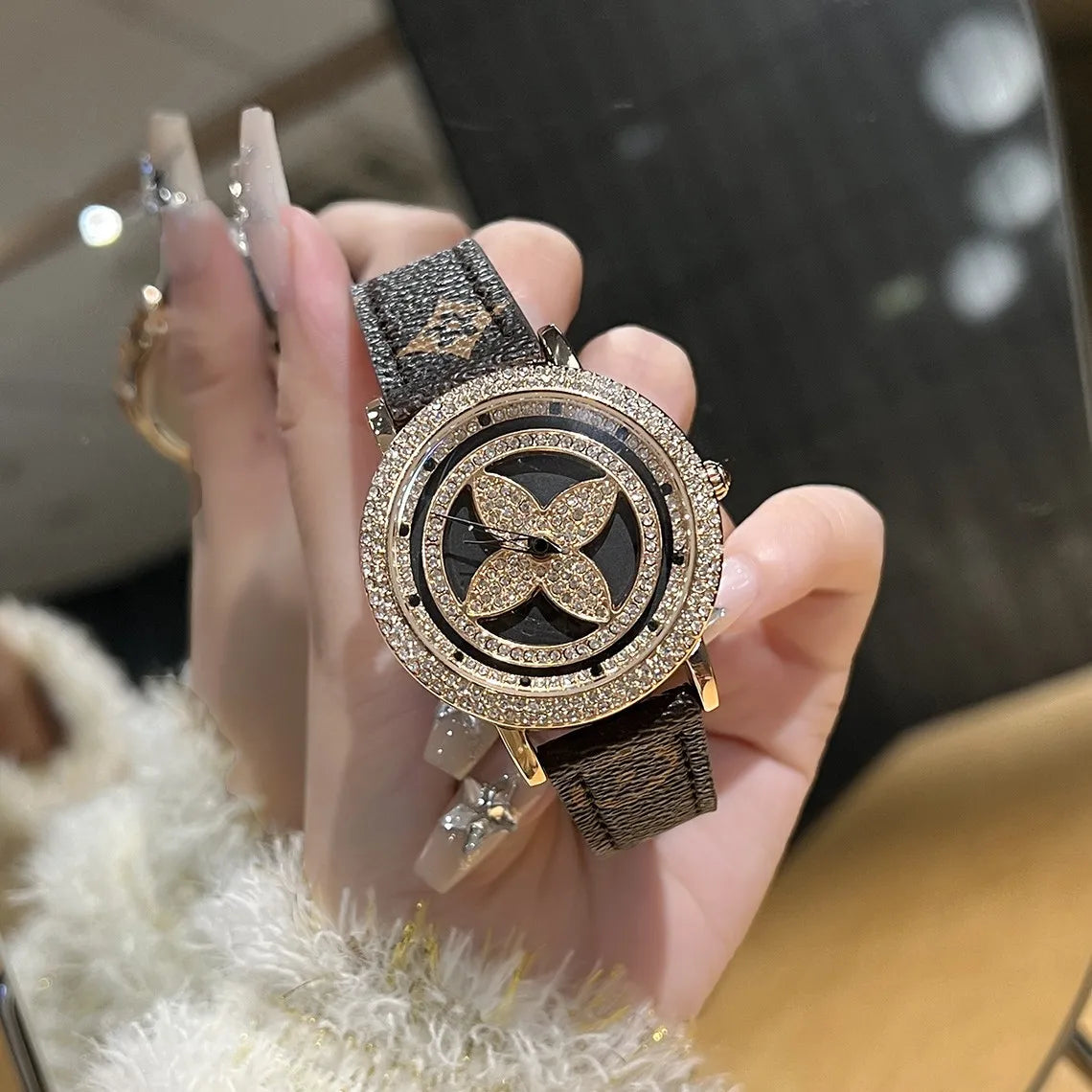 2025 Quality watches for women, four leaf timing, vintage flowers, light luxury, versatile fashion, exquisite temperament