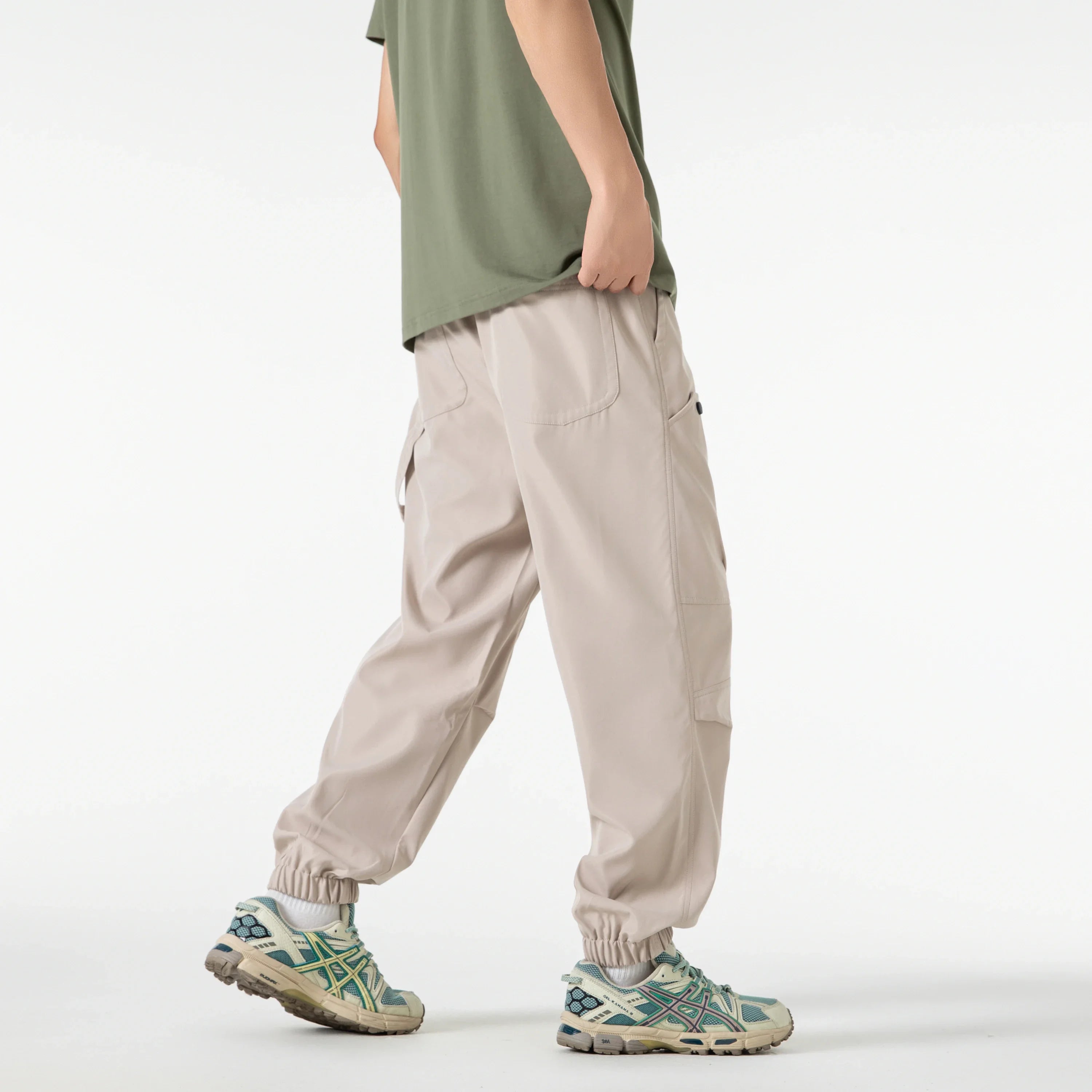 Men's outfit pants are versatile, trendy, loose, straight-leg outdoor work pants and trendy brand tight-fitting windbreakers