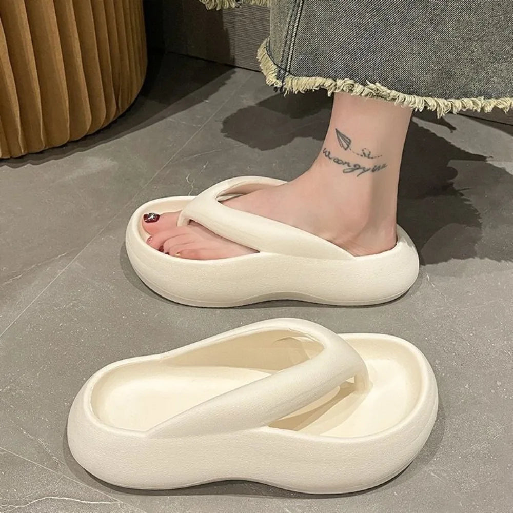 Flip flops for women, with a sense of stepping on poop. Wear non slip sandals and simple ins trendy beach shoes