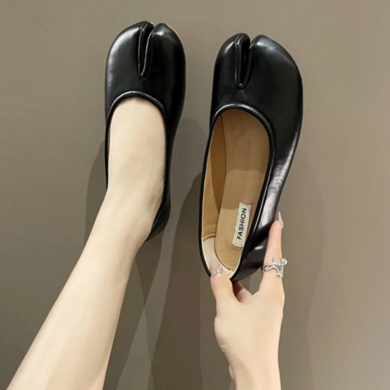 Women Flats Tabi Ninja Shoes Woman Microfiber Leather Comfy Flats Split Toe Slippers Soft Bottom Loafers 2024 New Fashion Design