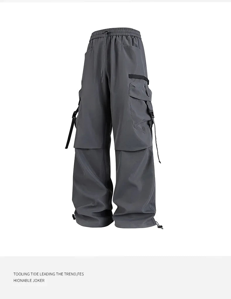 Men's sportswear pants are simple, versatile, retro and fashionable with large pleated pockets for outdoor work