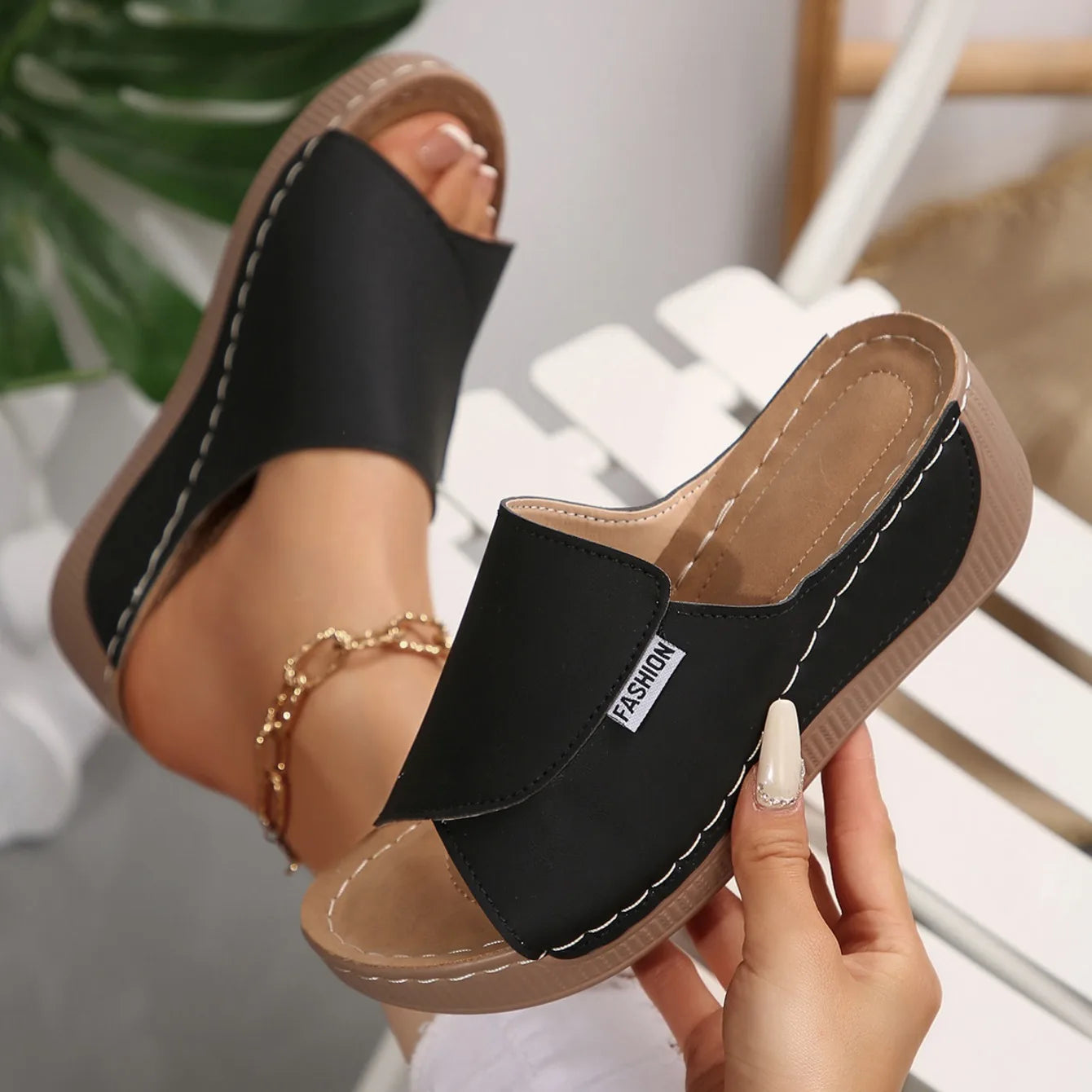 Women Wedge Slippers Summer 2025 New Fashion Slippers Open Toe Breathable Sandals Comfortable Buckle Woman Shoes Slides Women