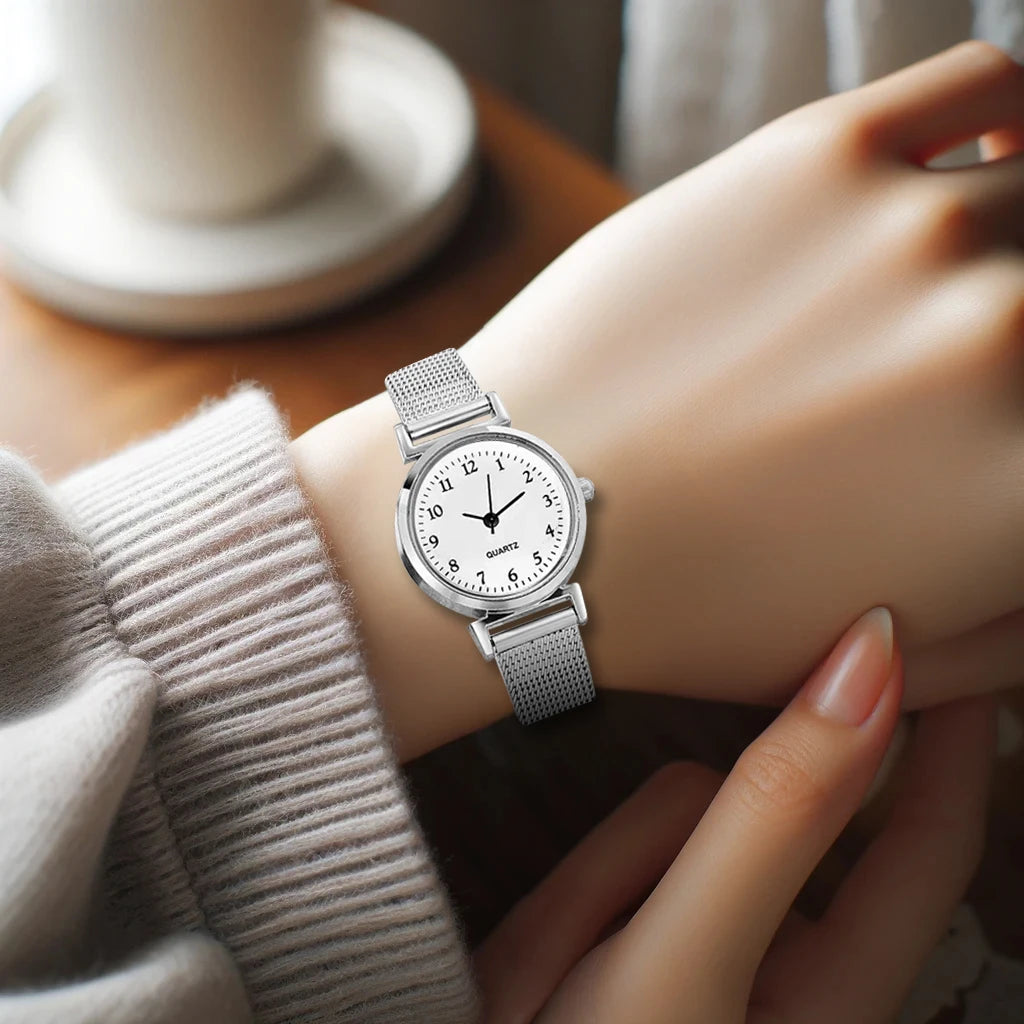 New Women's Watch Fashionable, Novel, Simple, Retro, High Grade, Elegant, Small and Versatile Women's Quartz Watch