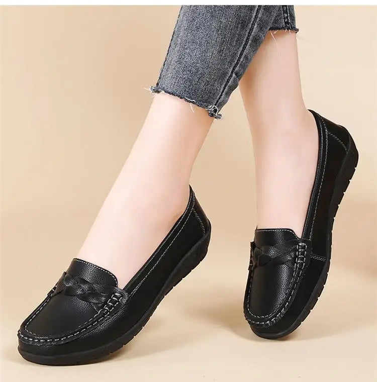 Fashion Leather Women Flats Round Toe Women Shoe Moccasins Shoes Woman Slip On Shoes Women Black Zapatos Mujer Plus Size