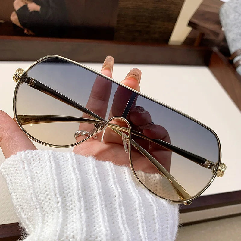 Men's and women's high-end retro fashion sunglasses with large frames suitable outdoor activities driving and sun protection.