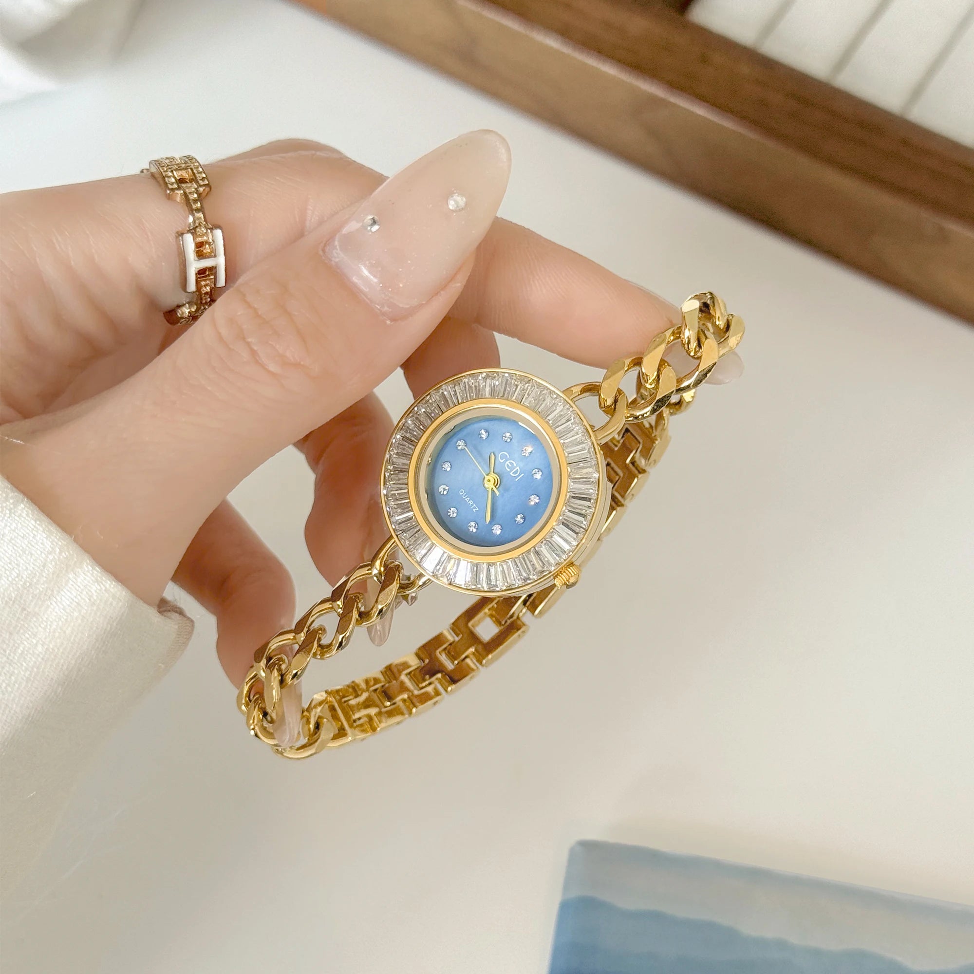 Women's Watches 2025 Luxury Elegant Ladies Wrist Watch Gold Rhinestone Quartz Wristwatch Vintage Female Small Clock reloj mujer