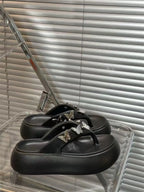 Woman flip flops Popular Design Shoes 2025 trend Casual Platform Sandals non-slip Outdoor slippers Unique features Flat sandals