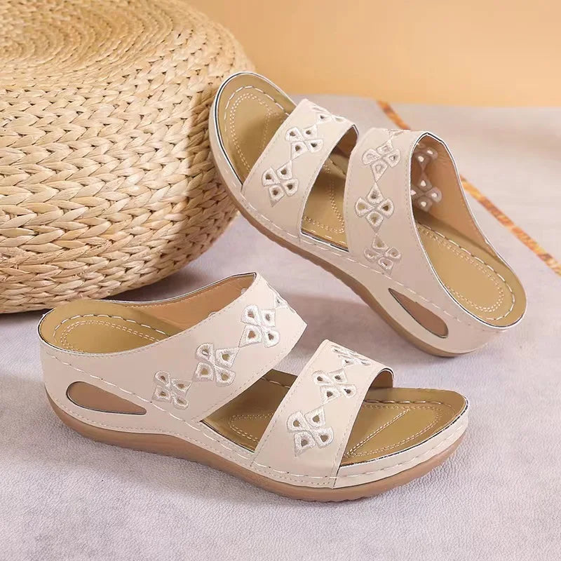 New Women Slippers Embroider Flowers Leather Women's Sandals Outdoor Light Casual Wedges Slippers Slip on Summer Shoes for Woman