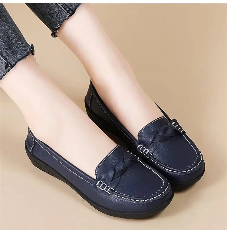 Fashion Leather Women Flats Round Toe Women Shoe Moccasins Shoes Woman Slip On Shoes Women Black Zapatos Mujer Plus Size
