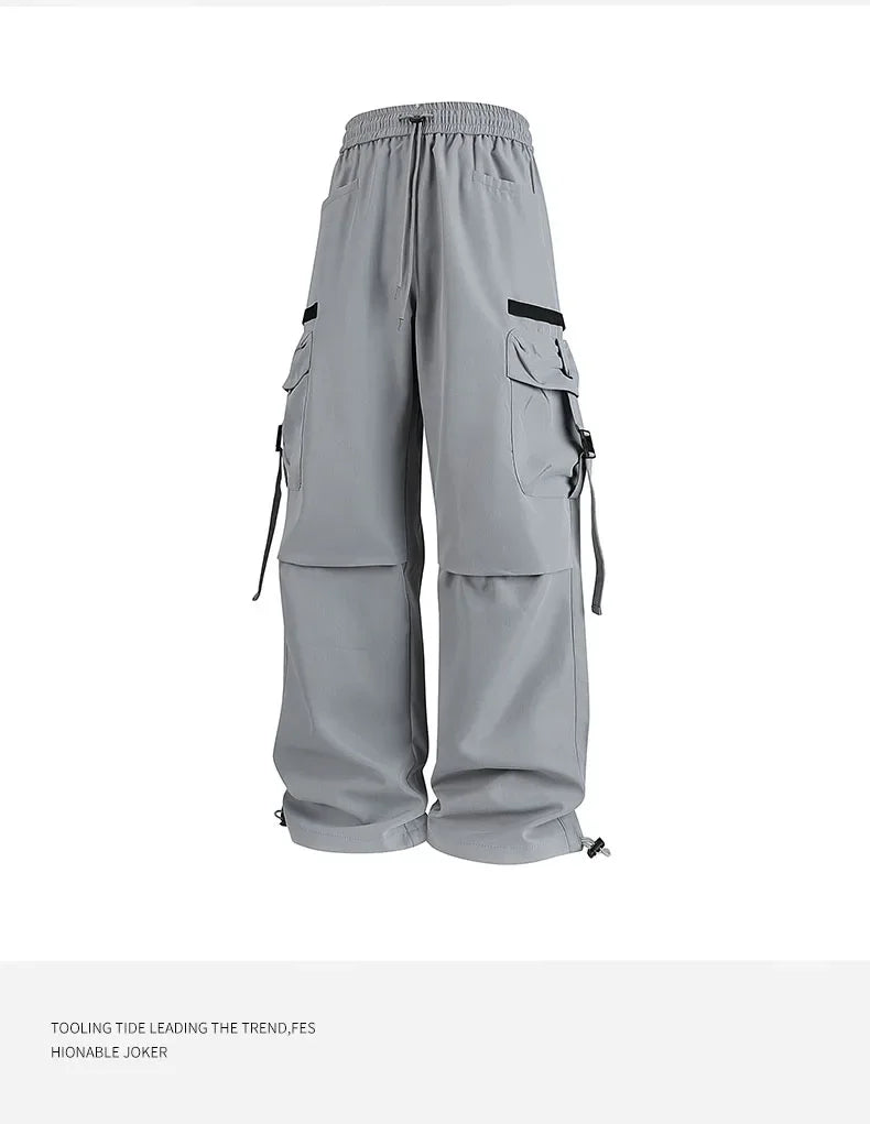 Men's sportswear pants are simple, versatile, retro and fashionable with large pleated pockets for outdoor work