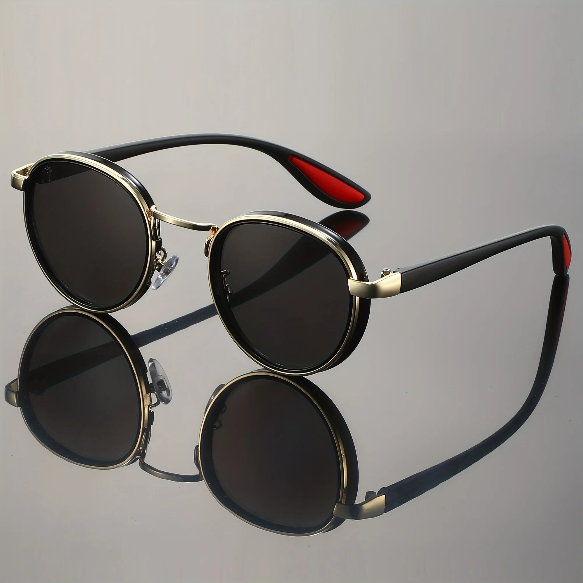 Fashionable Sunglasses，For hiking use，Fishing and Travel - Durable Zinc Alloy Frame，With polycarbonate lens，Includes anti-fog cl