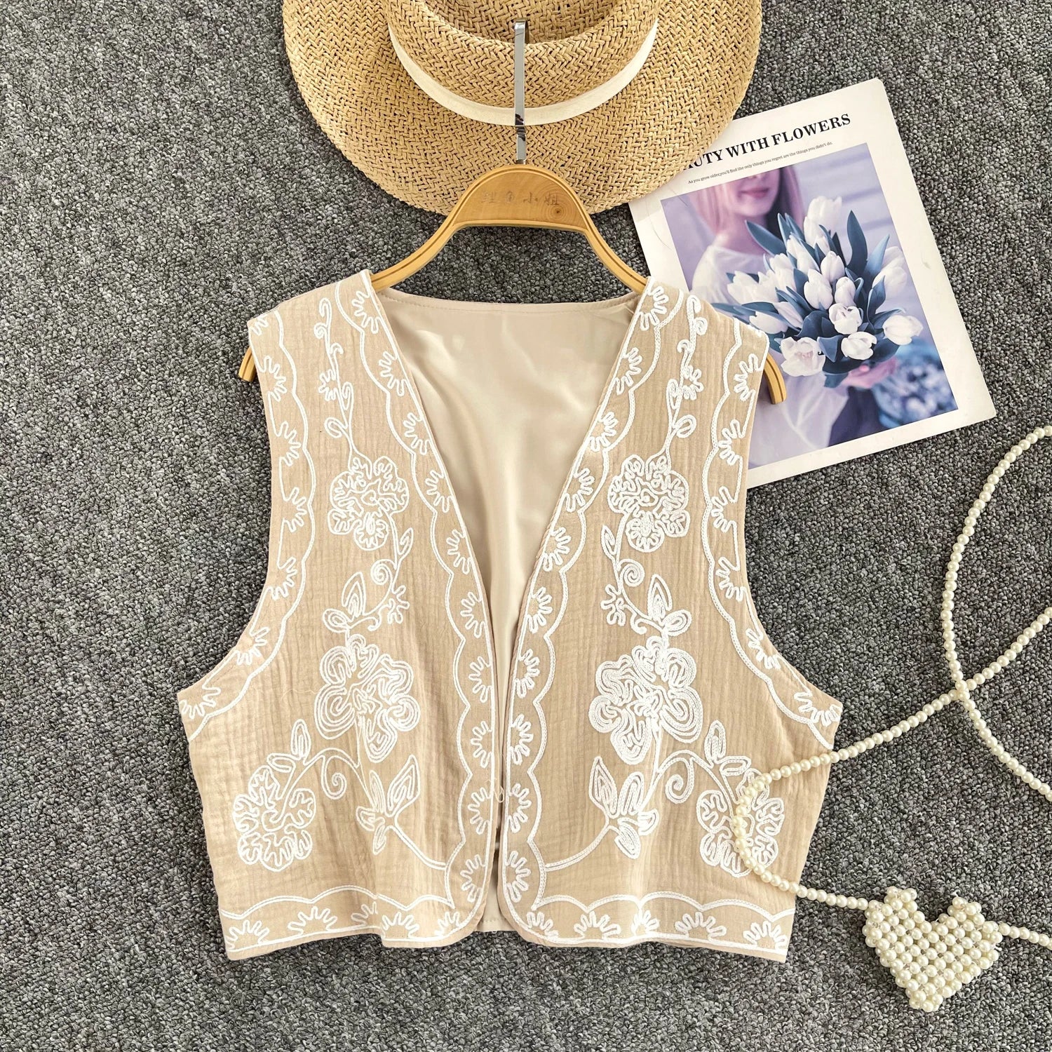 Embroidered Short Vest Woman Fashion Sleeveless Open Stitch Vests Coats Women Fashion Vintage Outerwear