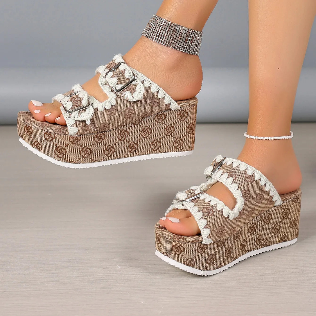 Women Slippers 2025 New Trend Shoes Summer Fashion Sandals Platform Woman Slippers Banquet Party Beach Sandals Slides Women