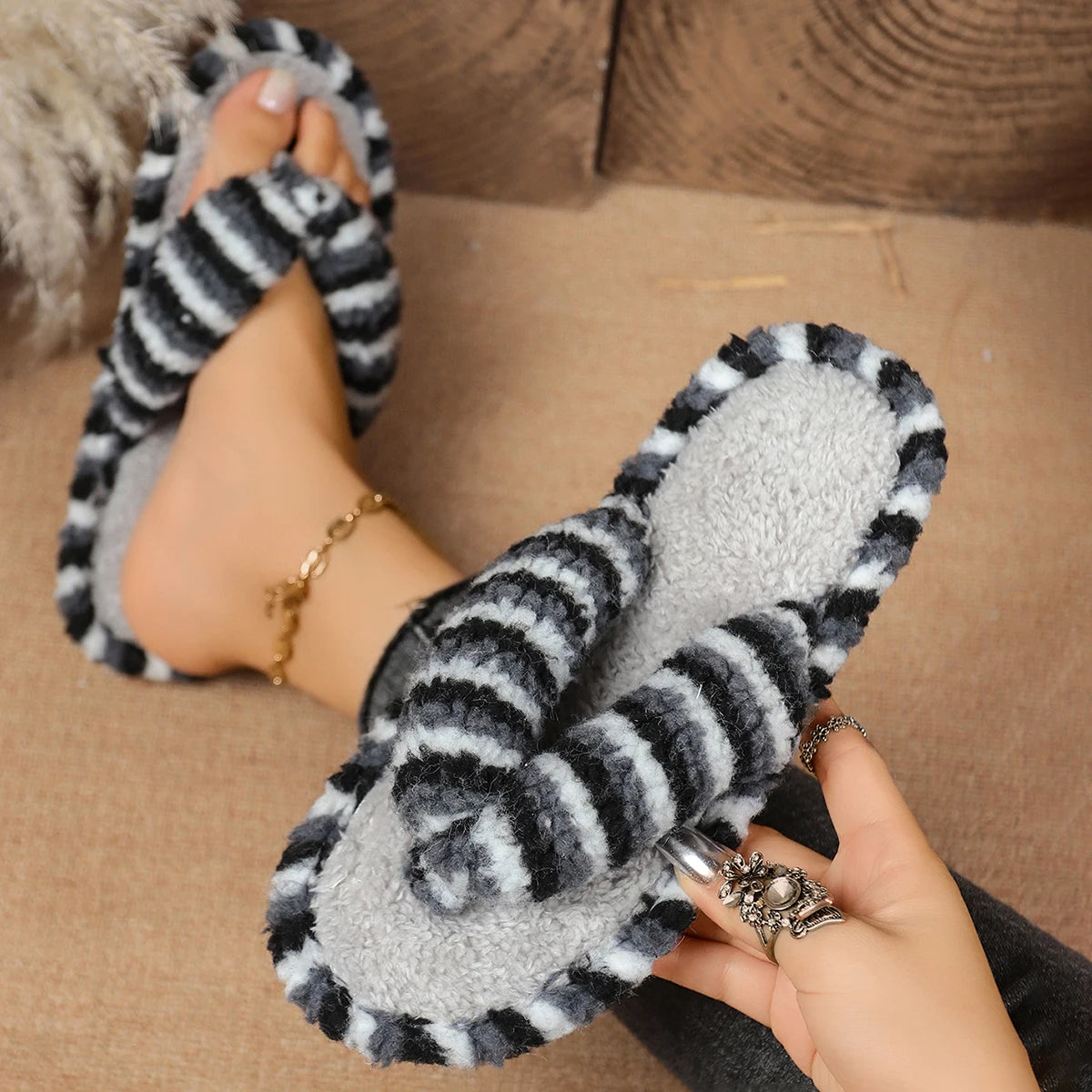 Slippers Winter Shoes for Woman Home Slippers New Fashion Slippers Shoes Flat Heel Flip Flops Plus Size 42 43