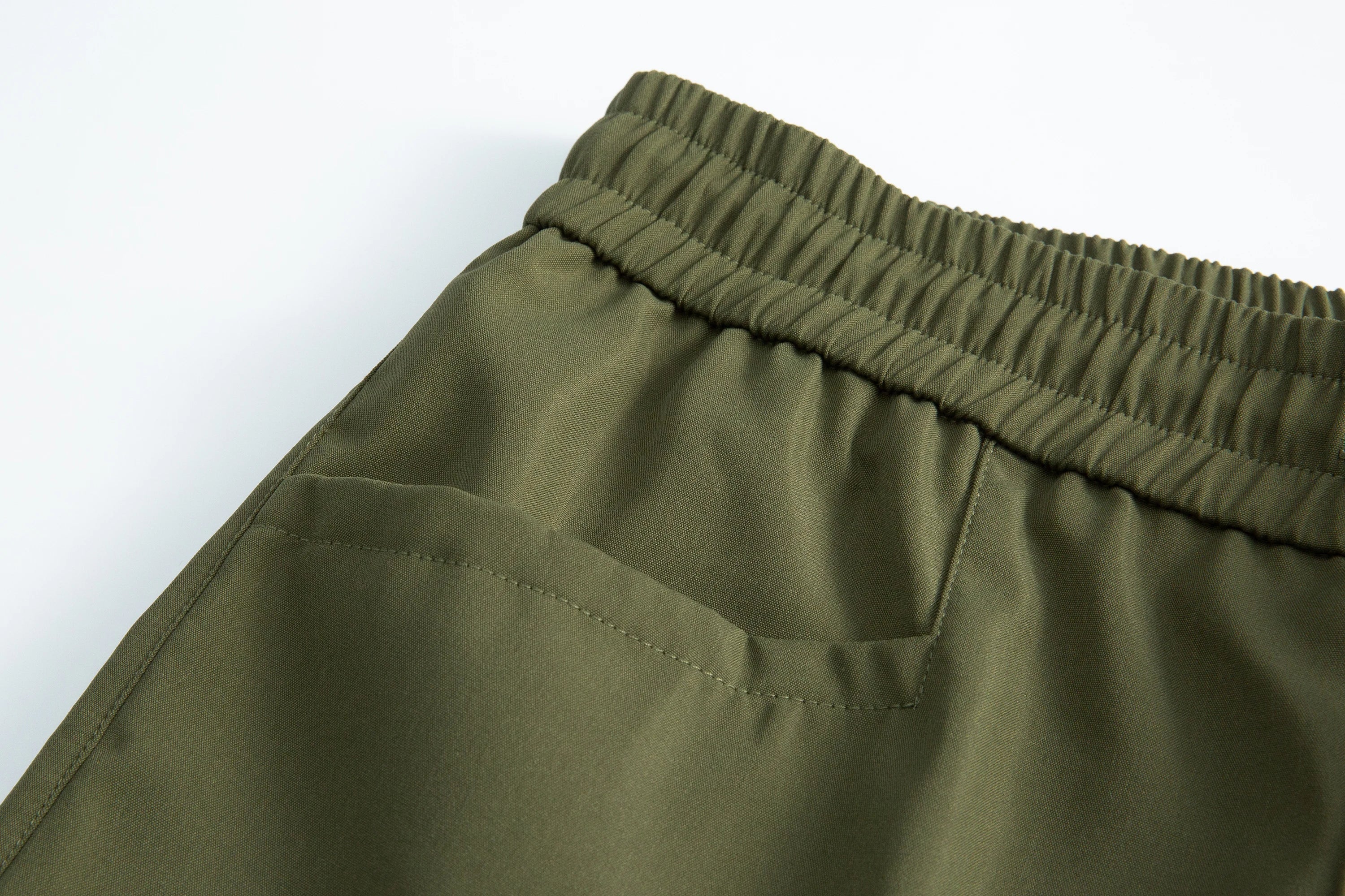 Men's sportswear pants are simple, versatile, retro and fashionable with large pleated pockets for outdoor work