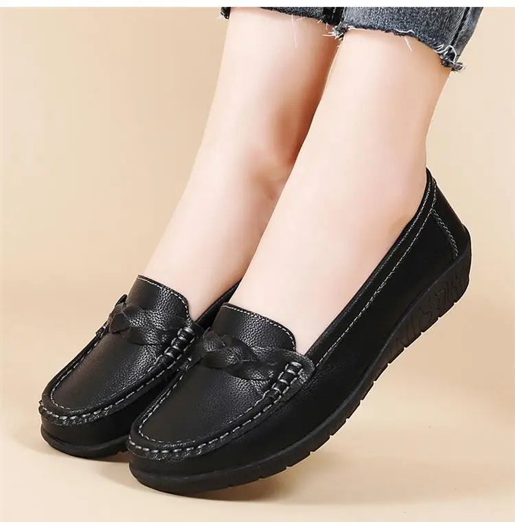 Fashion Leather Women Flats Round Toe Women Shoe Moccasins Shoes Woman Slip On Shoes Women Black Zapatos Mujer Plus Size