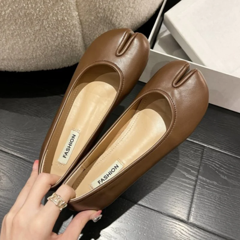Women Flats Tabi Ninja Shoes Woman Microfiber Leather Comfy Flats Split Toe Slippers Soft Bottom Loafers 2024 New Fashion Design