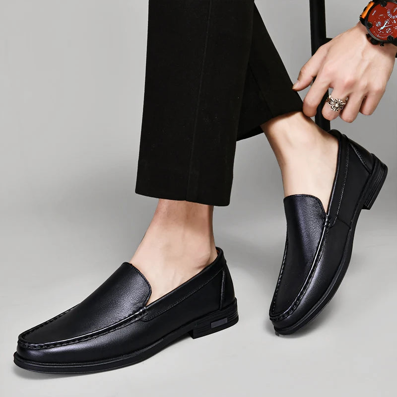 Men's comfortable walking shoes made of genuine leather, one foot loafers, new trendy designer, Mo hot selling driving shoes