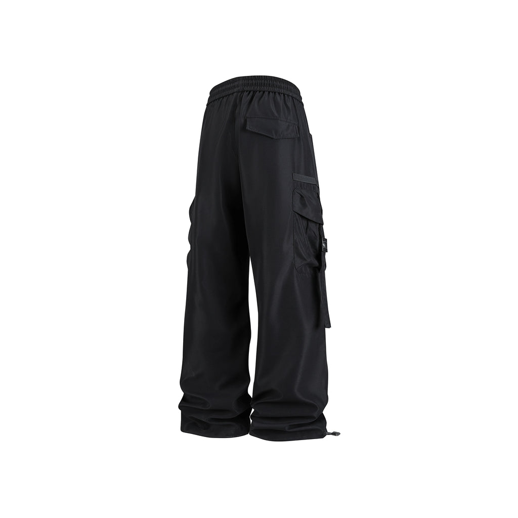 Men's sportswear pants are simple, versatile, retro and fashionable with large pleated pockets for outdoor work