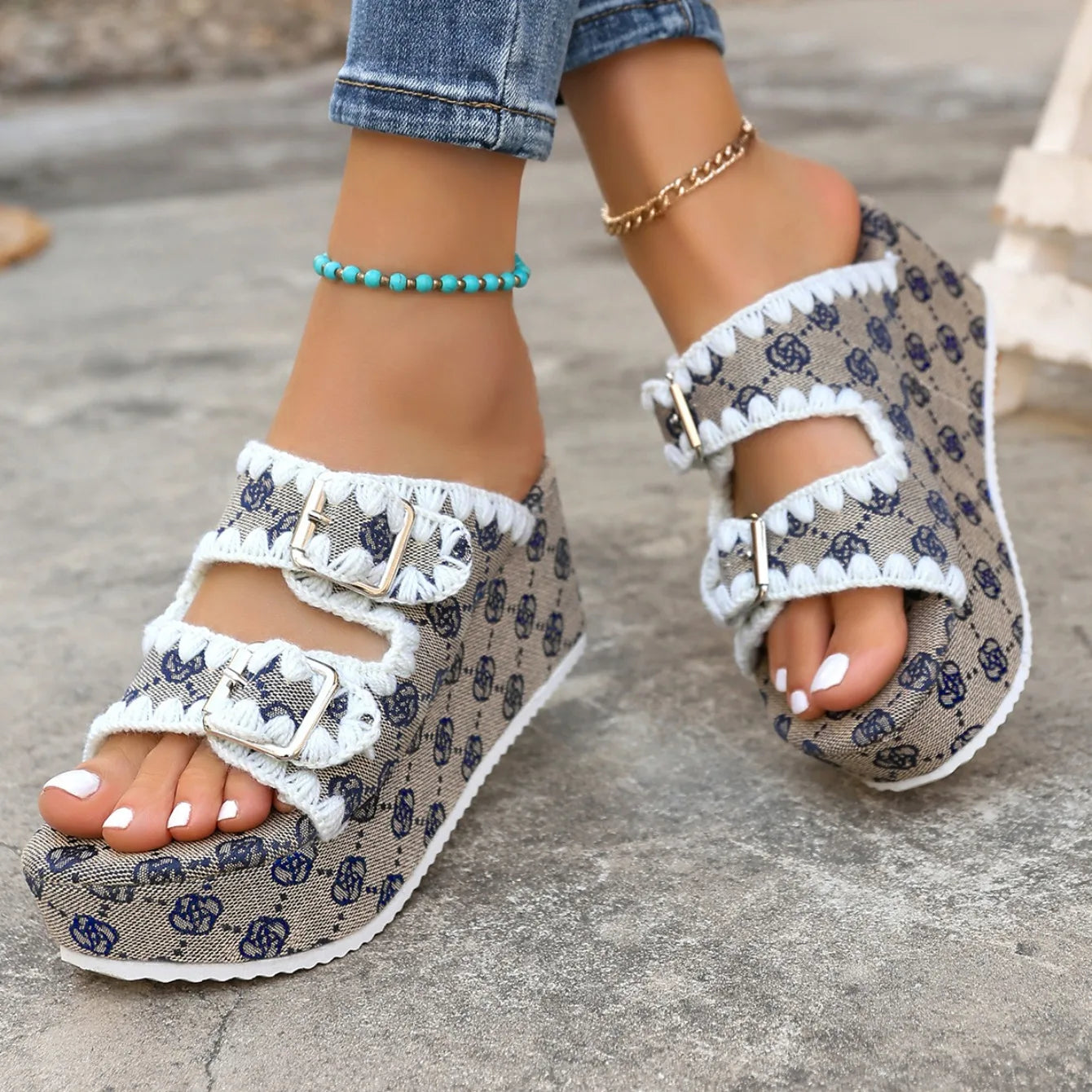 Women Slippers 2025 New Trend Shoes Summer Fashion Sandals Platform Woman Slippers Banquet Party Beach Sandals Slides Women