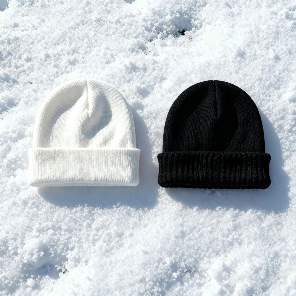 2 solid color winter warm knitted hats, made of soft fabric, suitable for outdoor sports, cycling, hiking, camping, and more.