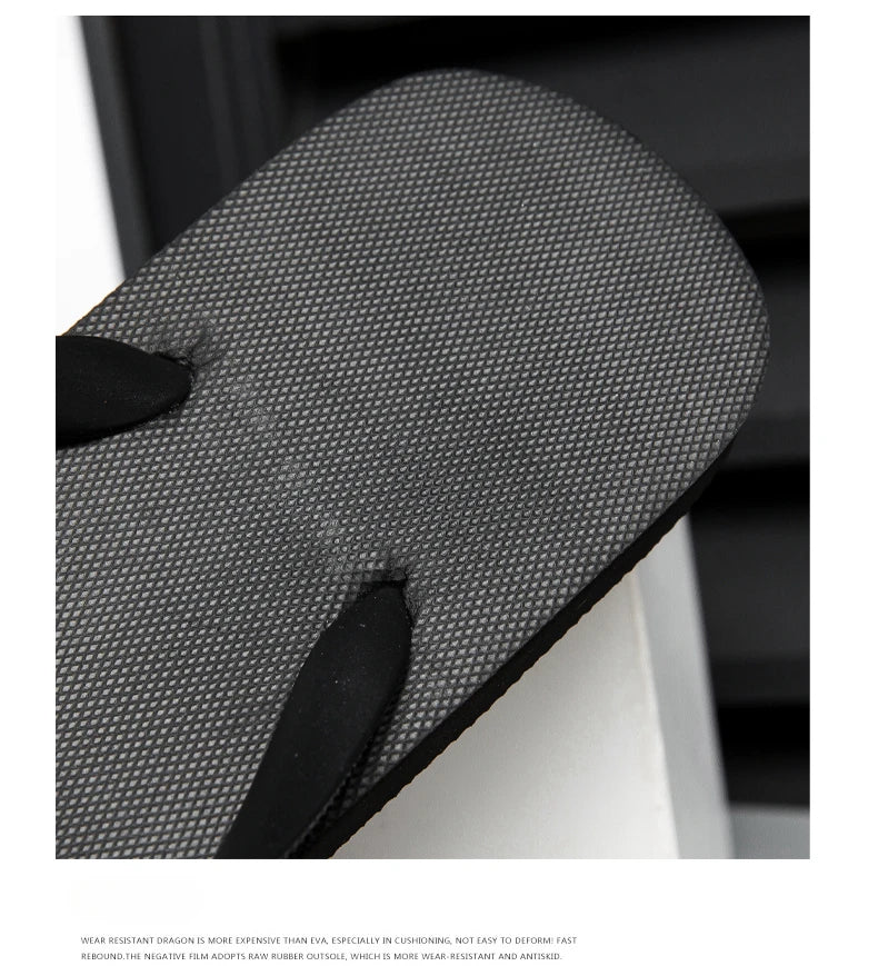 Casual Slippers for Men and Women Trend Lightweight Flip Flops Man New Fashion Holiday Comfortable Outdoor Beach Shoes Slippers