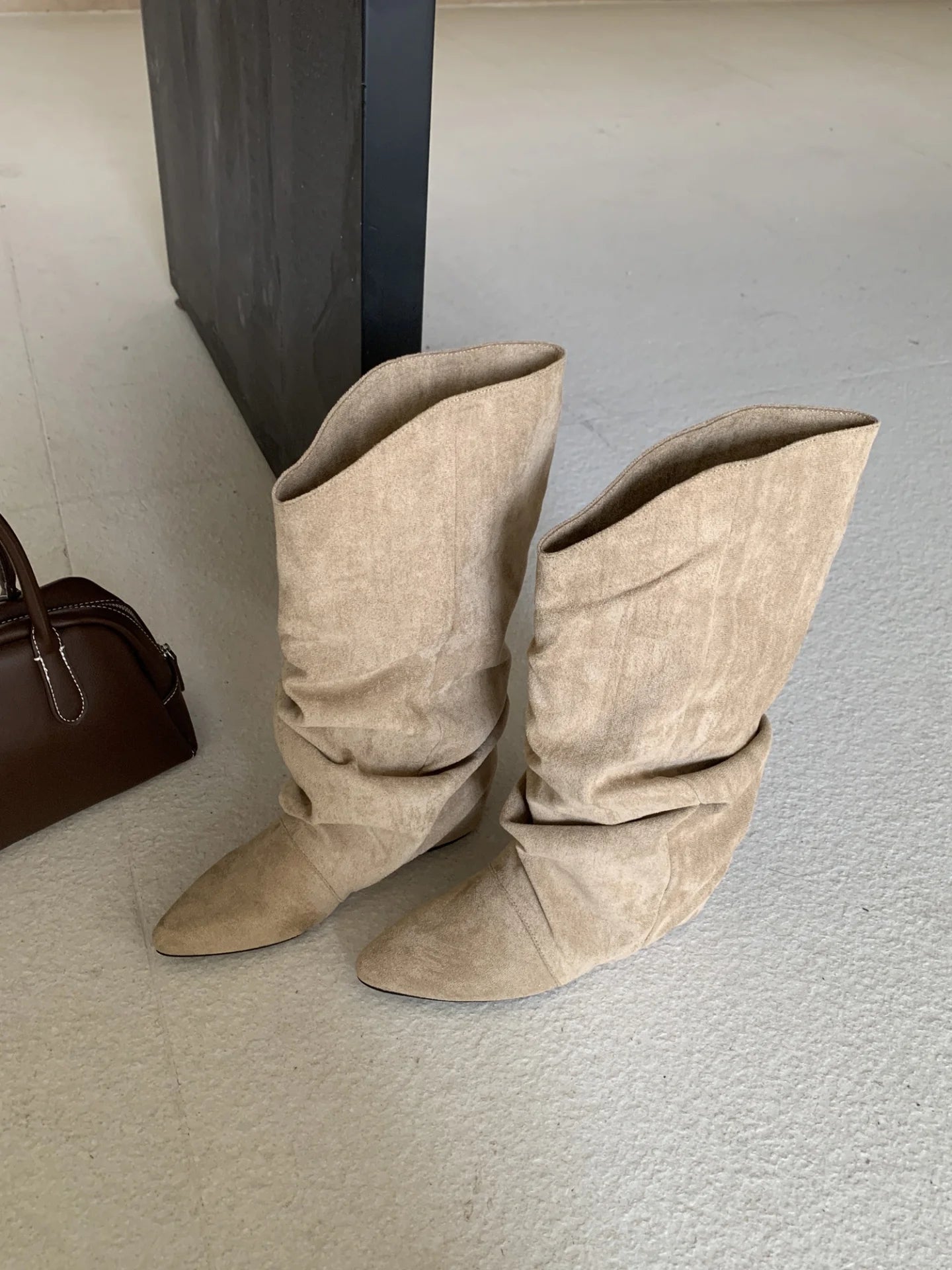 Flats Women's Boots Pointed Toe Designer Mid Calf Shoes Winter 2025 Fad Chelsea Boots New Trend Gladiator Walking Mujer Botas