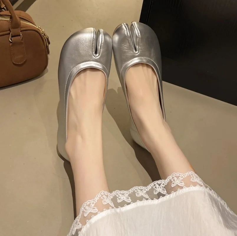 Women Flats Tabi Ninja Shoes Woman Microfiber Leather Comfy Flats Split Toe Slippers Soft Bottom Loafers 2024 New Fashion Design