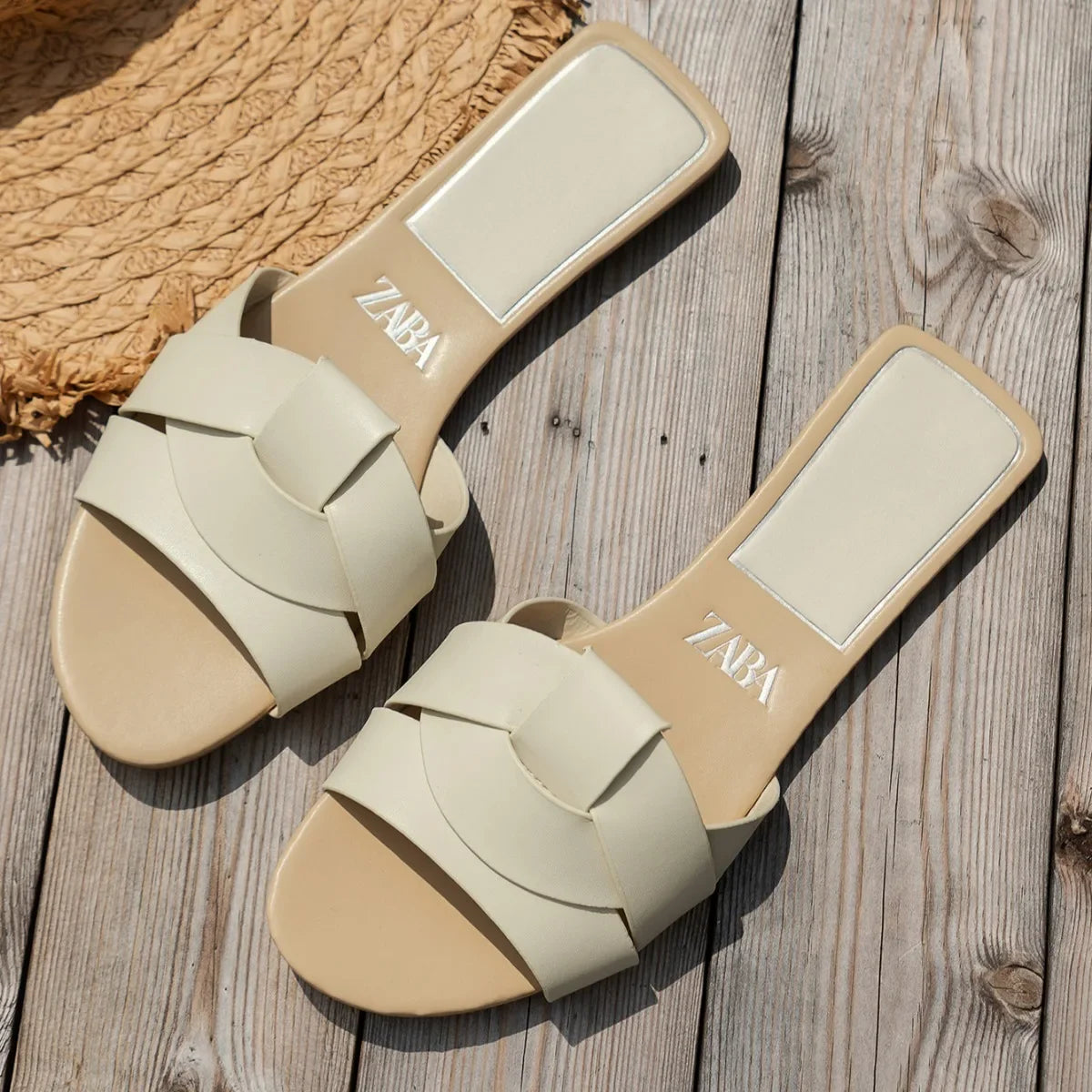 Flat Slippers Casual Shoes Woman 2024 Trend Luxury Summer Elegant Dresses Sandals Beach Designer House Round Toe Brand Bathroom