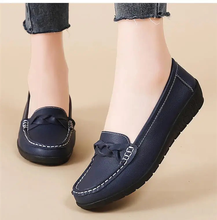 Fashion Leather Women Flats Round Toe Women Shoe Moccasins Shoes Woman Slip On Shoes Women Black Zapatos Mujer Plus Size