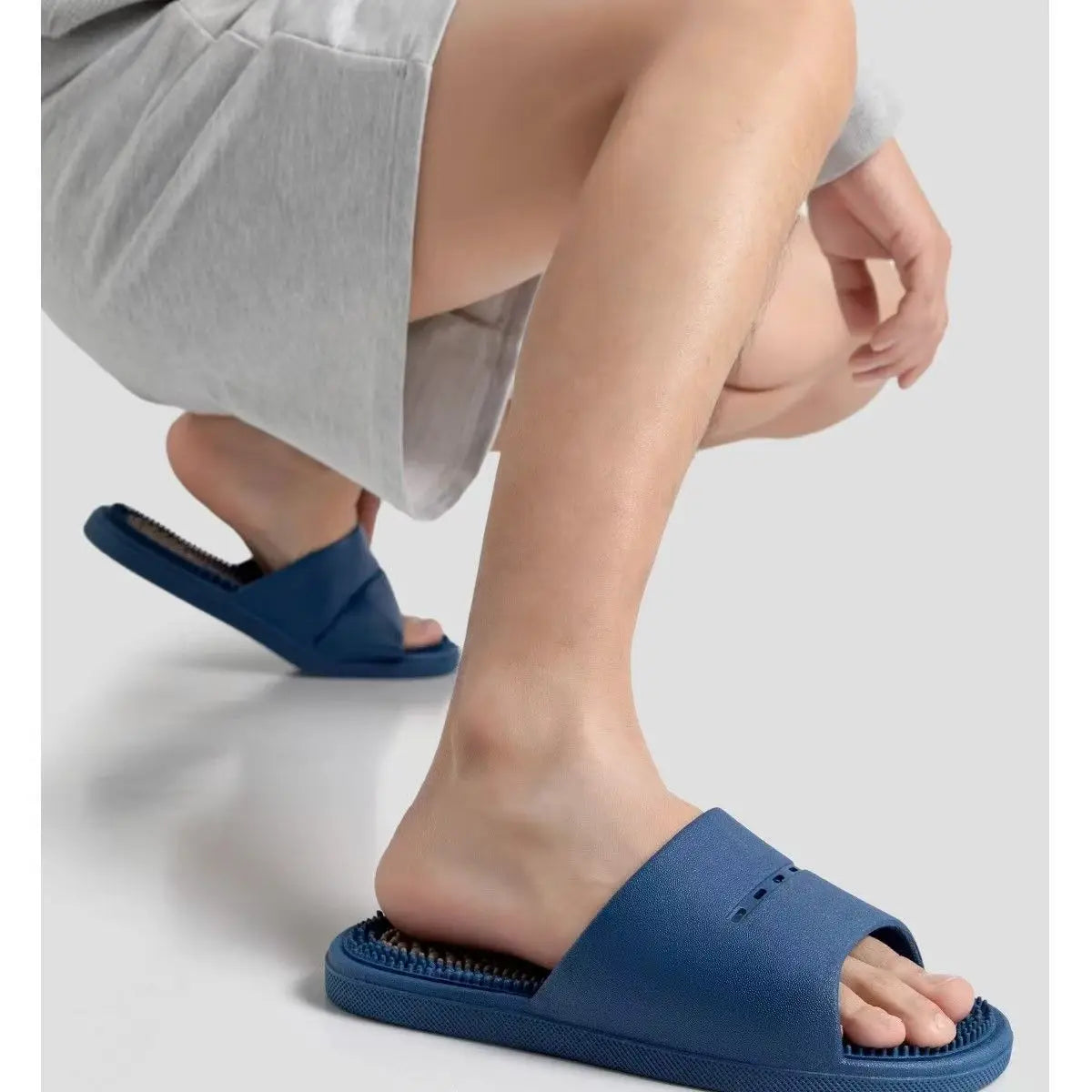 Men's Massage Slippers Anti-Slip Indoor Home Batoom Bathing Sandals Simple Sle PVC Material Comfortable Summer Slippers