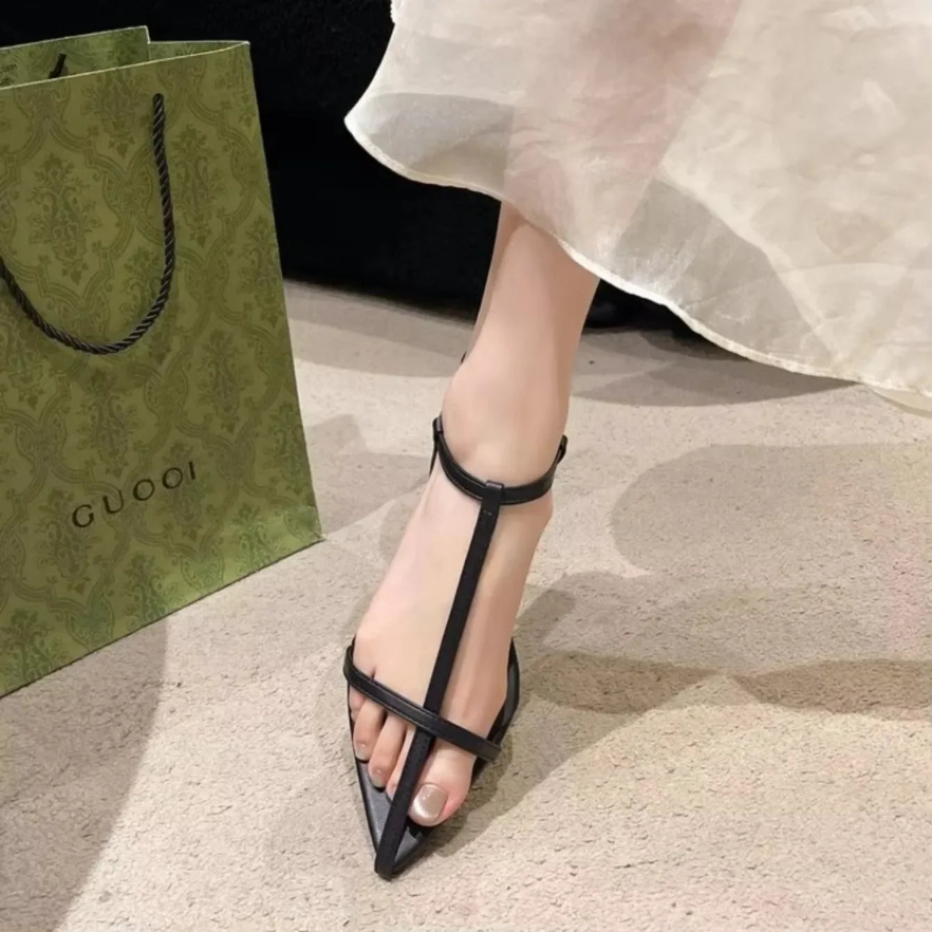 Women's Sandals 2025 Summer New Fashion Thong Sandals Sexy Fashion Design Comfortable Low Heel Sandals for Women Zapatos Mujer