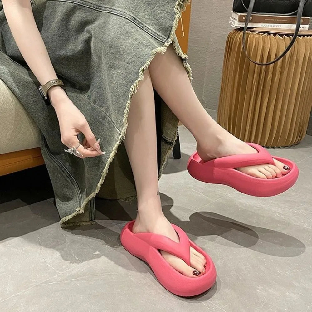 Flip flops for women, with a sense of stepping on poop. Wear non slip sandals and simple ins trendy beach shoes