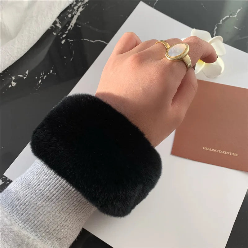 Women Winter Warm Faux Fur Cuff Arm Warmer Soft Elastic Wrist Slap On Cuffs Lady Bracelet Fur Wristband Gloves Sleeves Accessory
