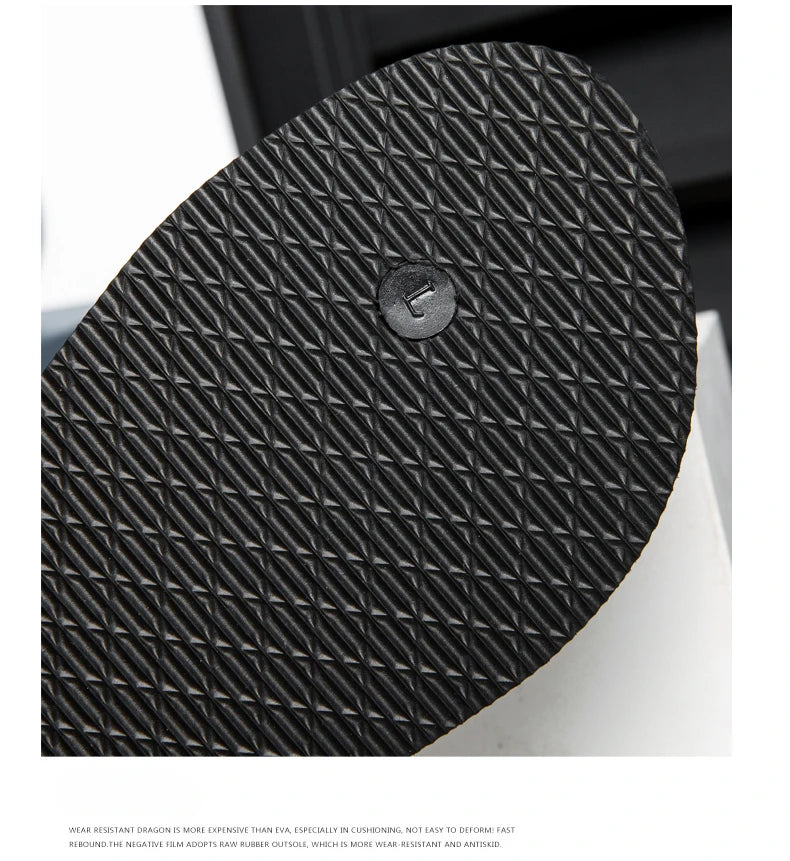 Casual Slippers for Men and Women Trend Lightweight Flip Flops Man New Fashion Holiday Comfortable Outdoor Beach Shoes Slippers