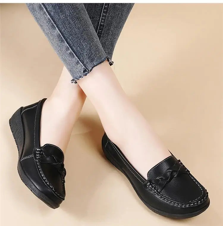 Fashion Leather Women Flats Round Toe Women Shoe Moccasins Shoes Woman Slip On Shoes Women Black Zapatos Mujer Plus Size