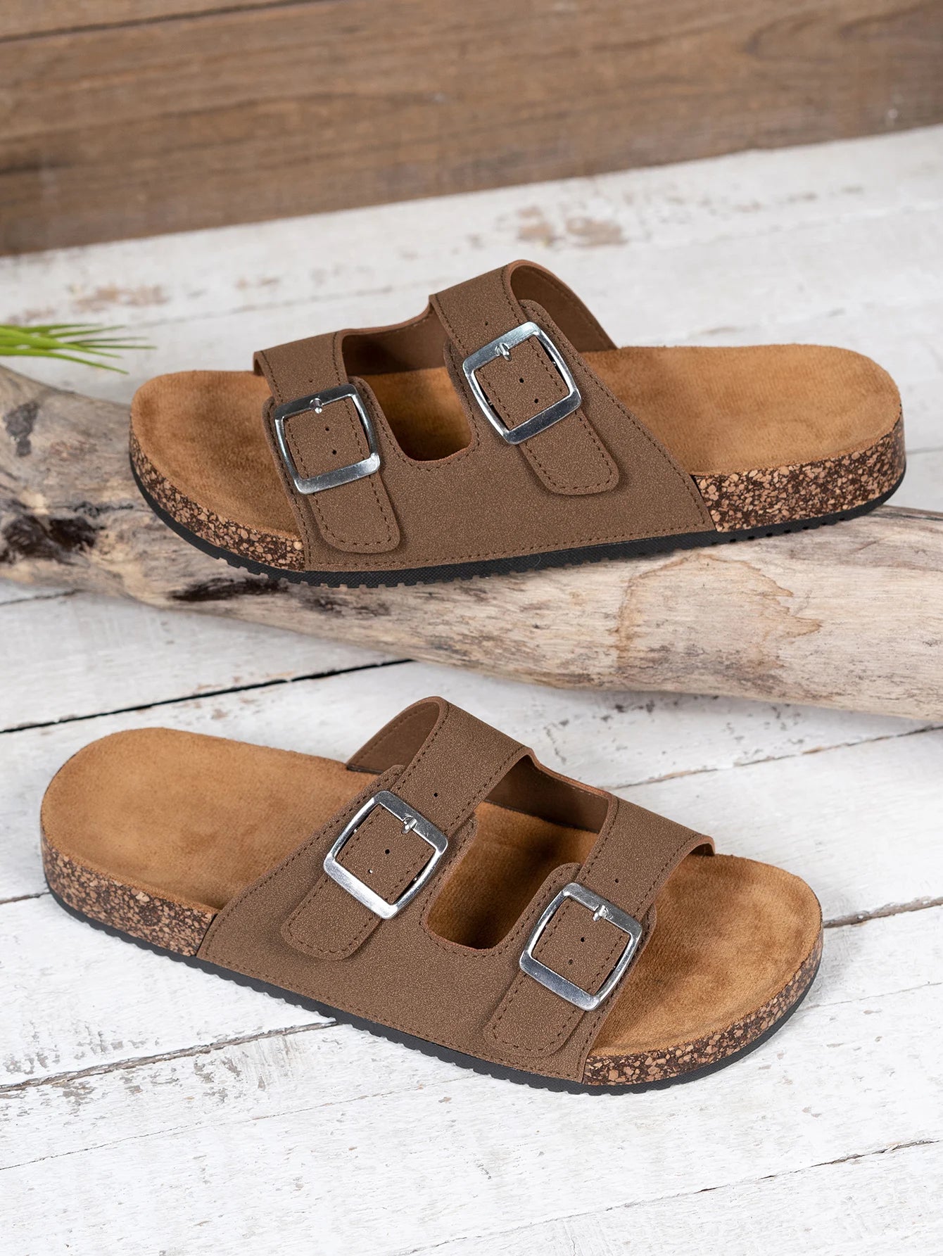 Men's Fashionable Slippers for Home and Outdoor Waterproof Non-Slip Slip-On Fashionable Versatile Slippers