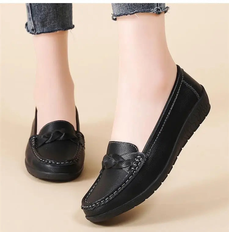 Fashion Leather Women Flats Round Toe Women Shoe Moccasins Shoes Woman Slip On Shoes Women Black Zapatos Mujer Plus Size