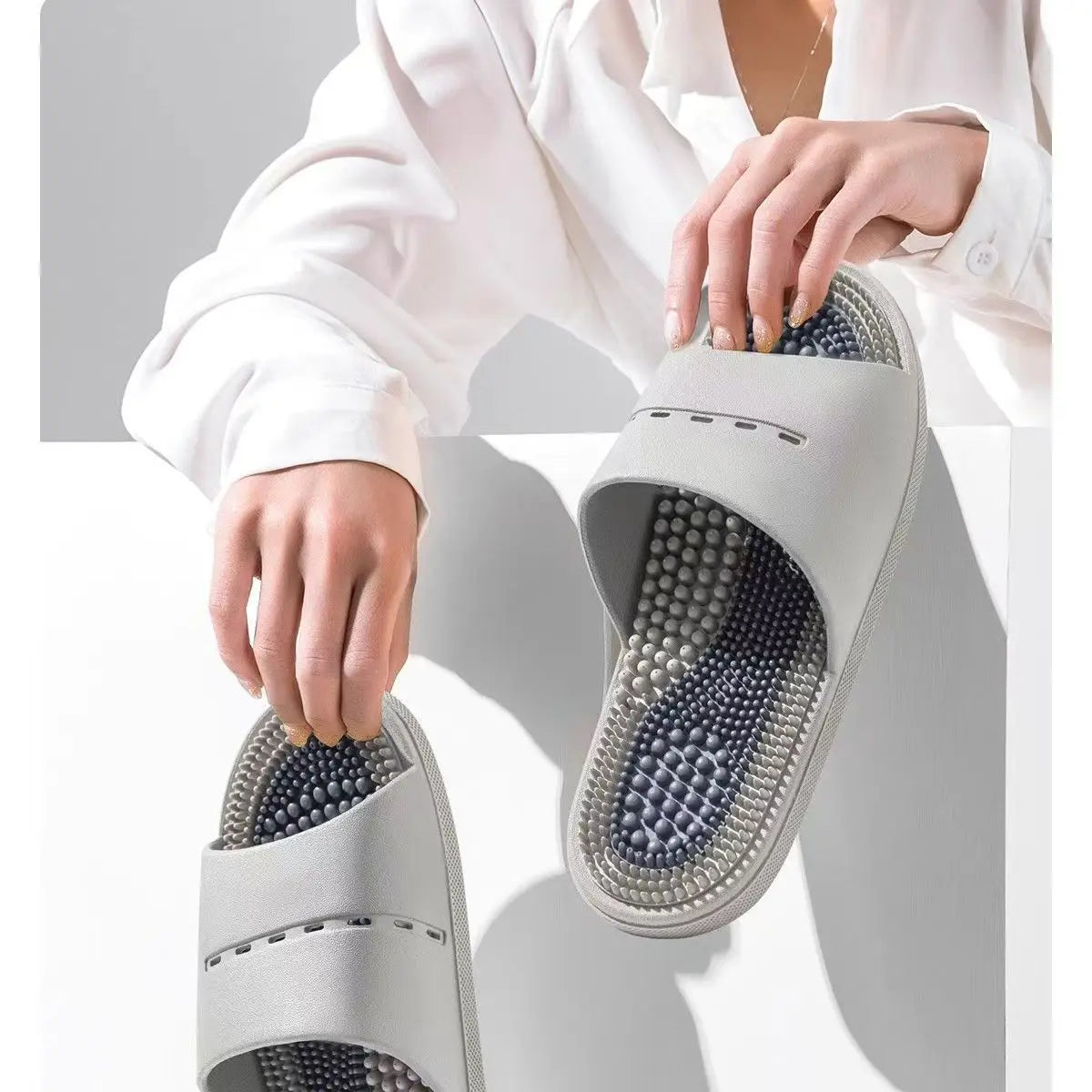 Men's Massage Slippers Anti-Slip Indoor Home Batoom Bathing Sandals Simple Sle PVC Material Comfortable Summer Slippers