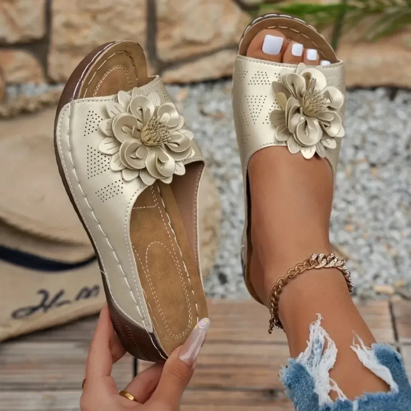 Women Slippers Elegant Low Platform Slippers Fashion Slides Sandals Women Casual Wedges Shoes Women Summer Soft Heels Sandals