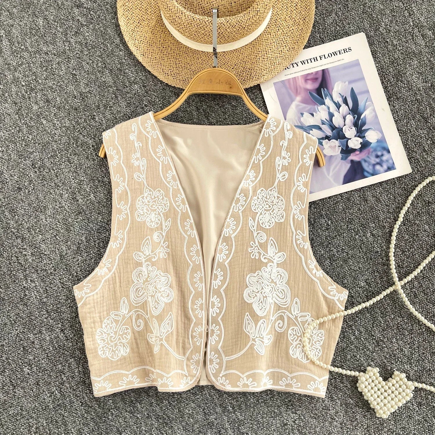 Embroidered Short Vest Woman Fashion Sleeveless Open Stitch Vests Coats Women Fashion Vintage Outerwear